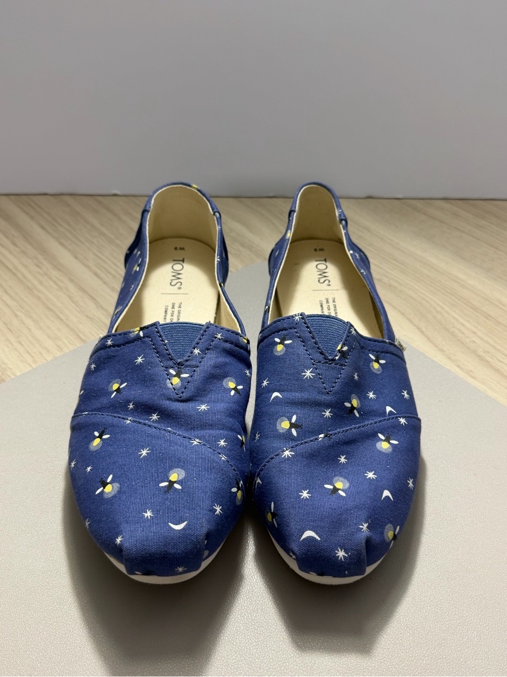 TOMS Women’s 9 Navy Blue Celestial Firefly Print Canvas Slip On Shoes